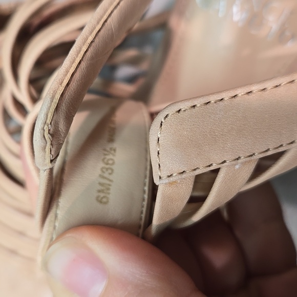 Vince Camuto Women Cut Out Side Leather Wedge Ankle shoes boots sz 6M - Picture 13 of 13